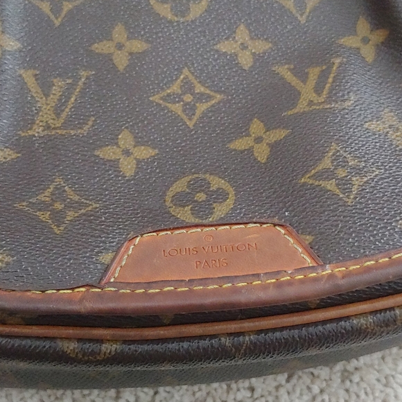Authentic Louis vuitton menilmontant crossbody - Picture 8 of 14
